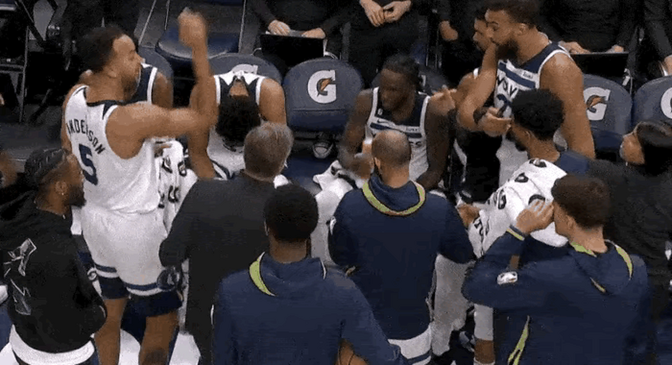 湖人B队爆冷中国男篮,戈贝尔统治全场的简单介绍 湖人B队爆冷中国男篮,戈贝尔统治全场的简单介绍