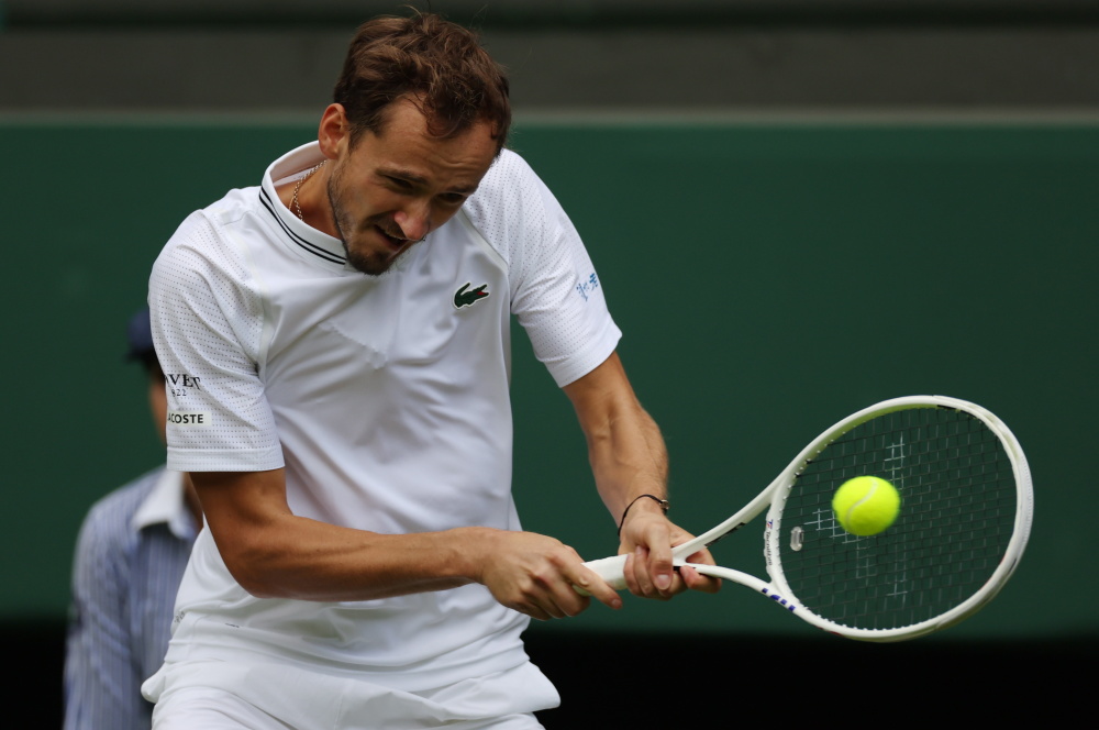 法国网球队绝地反击英国网球队，梅德韦杰夫高光表现的简单介绍