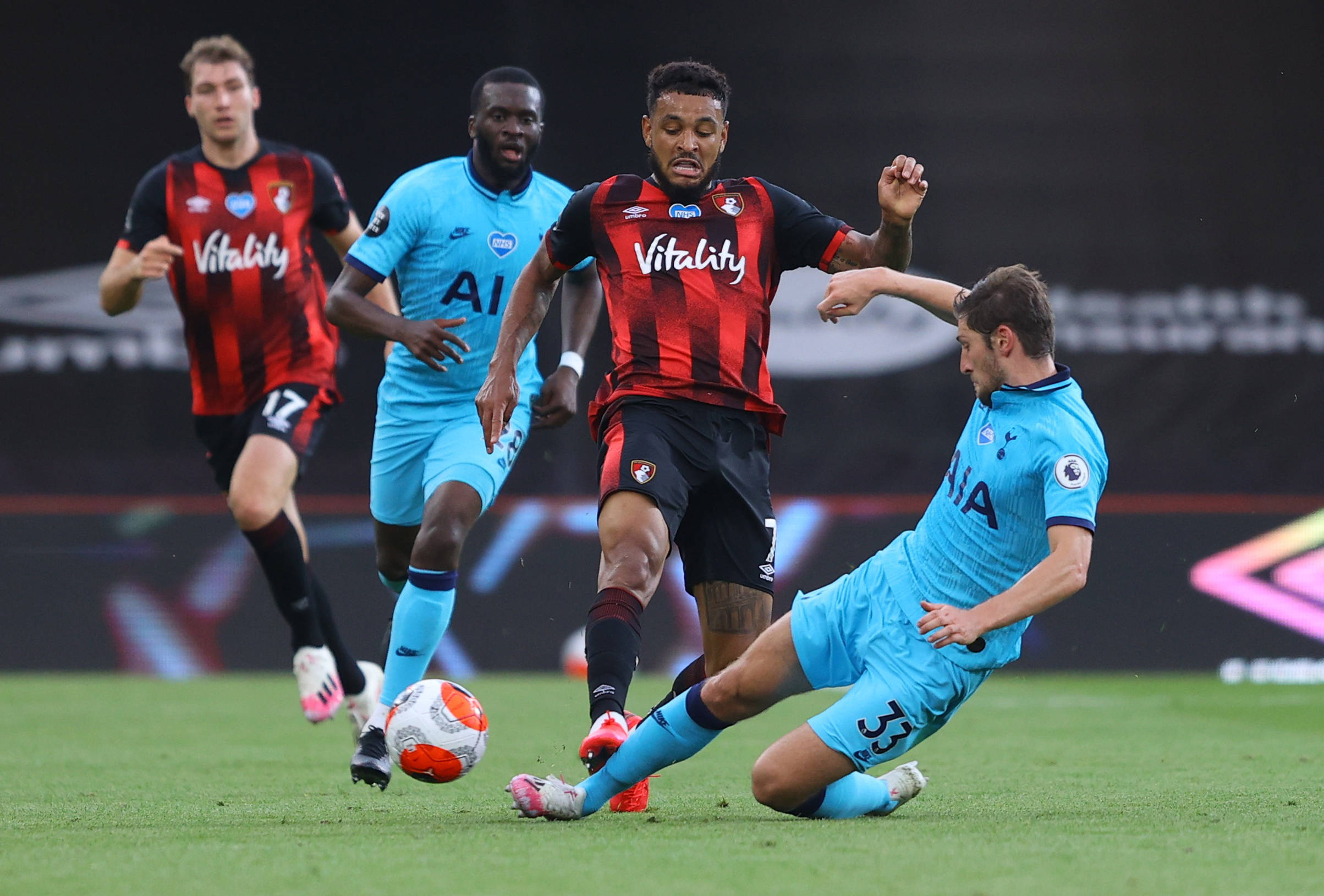 包含狼队将对阵伯恩茅斯，谁能夺取胜利？的词条