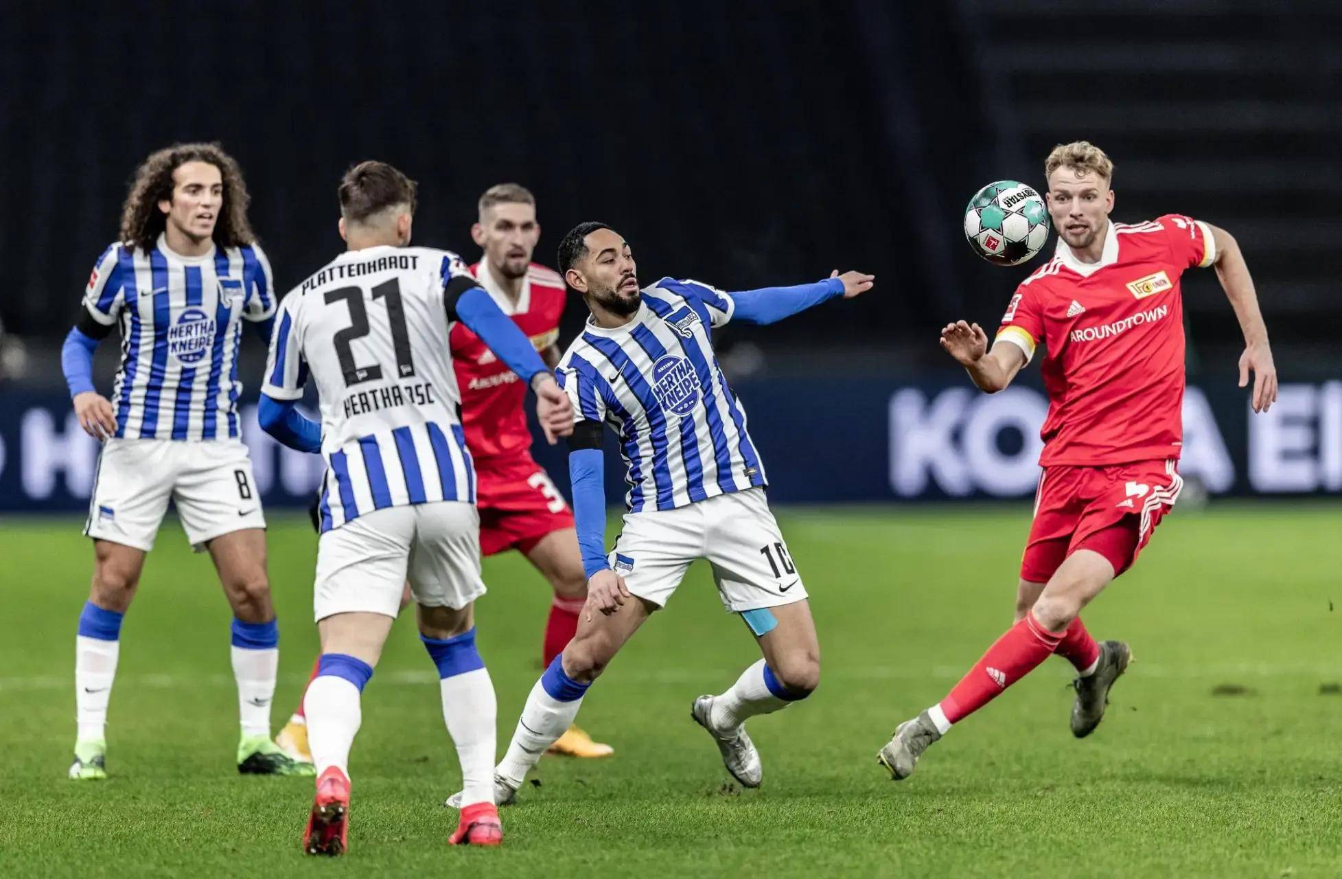 关于沙尔克主帅执教受挑战，压力前所未有的信息