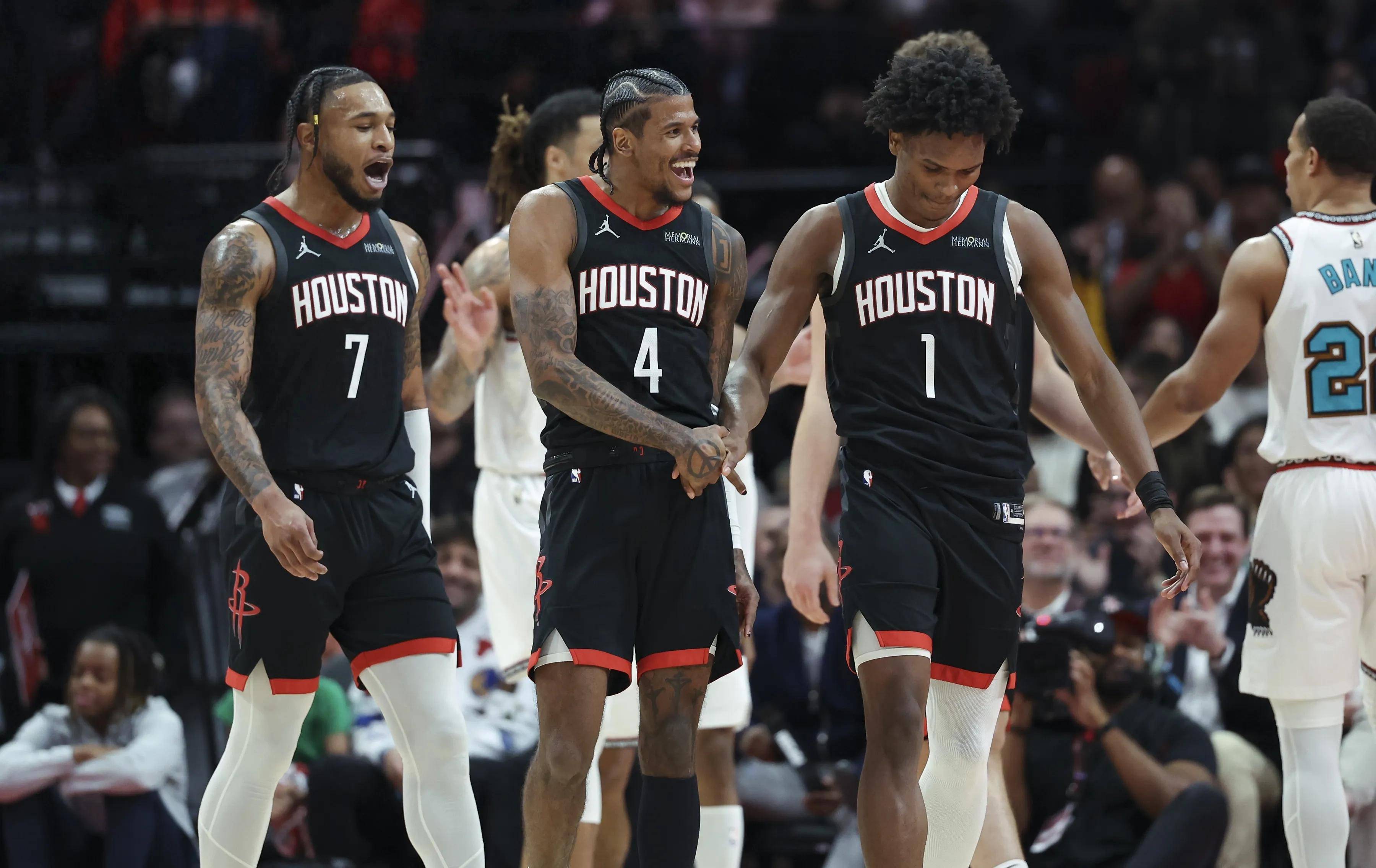 关于篮球比拼擦出火花，争夺胜利至最后的信息