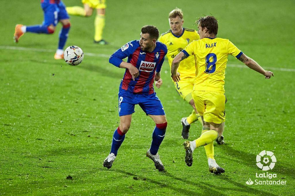 加的斯联赛马不员外，展现无限活力