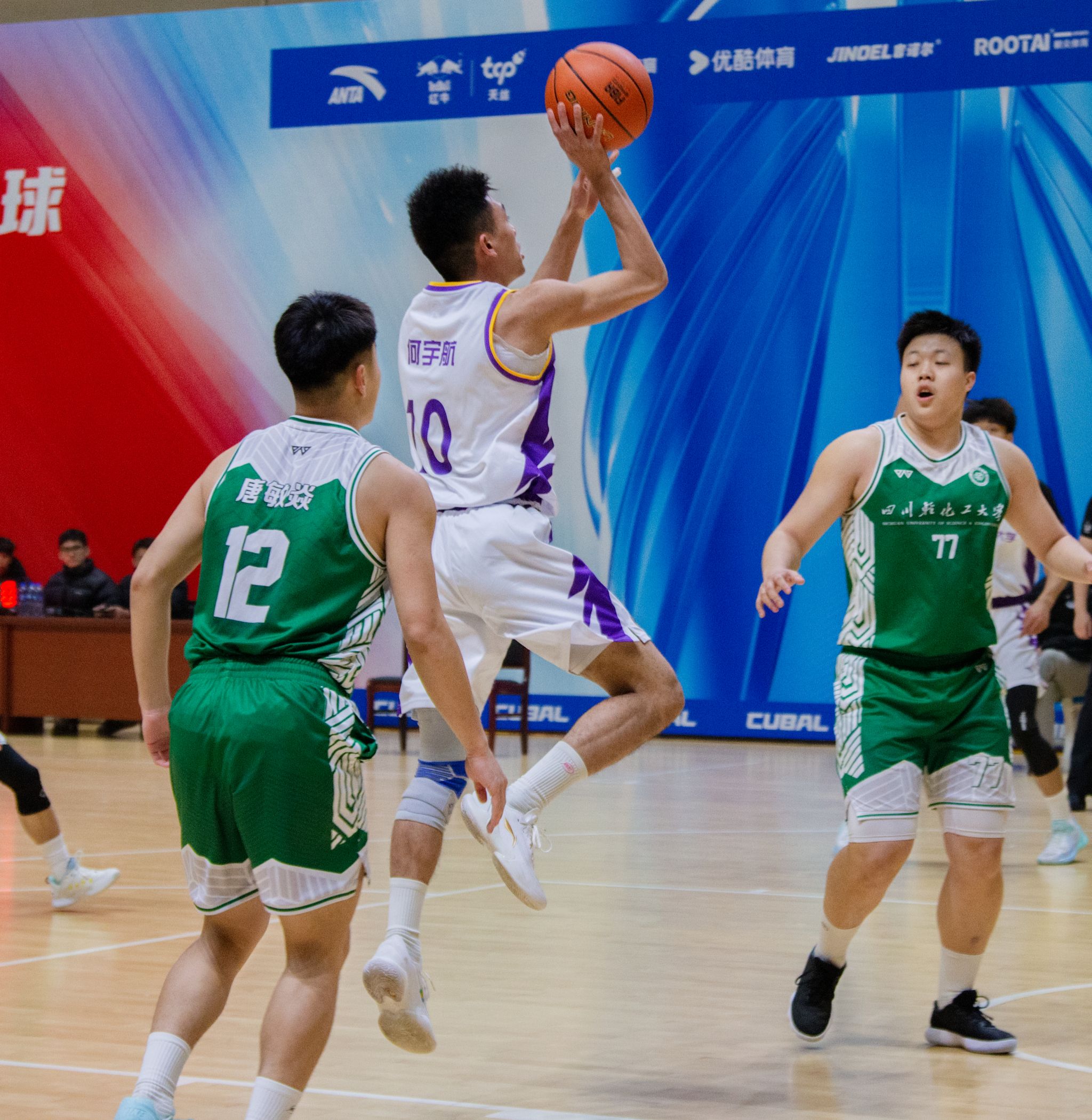 包含国内顶尖篮球联赛即将进入关键时刻的词条