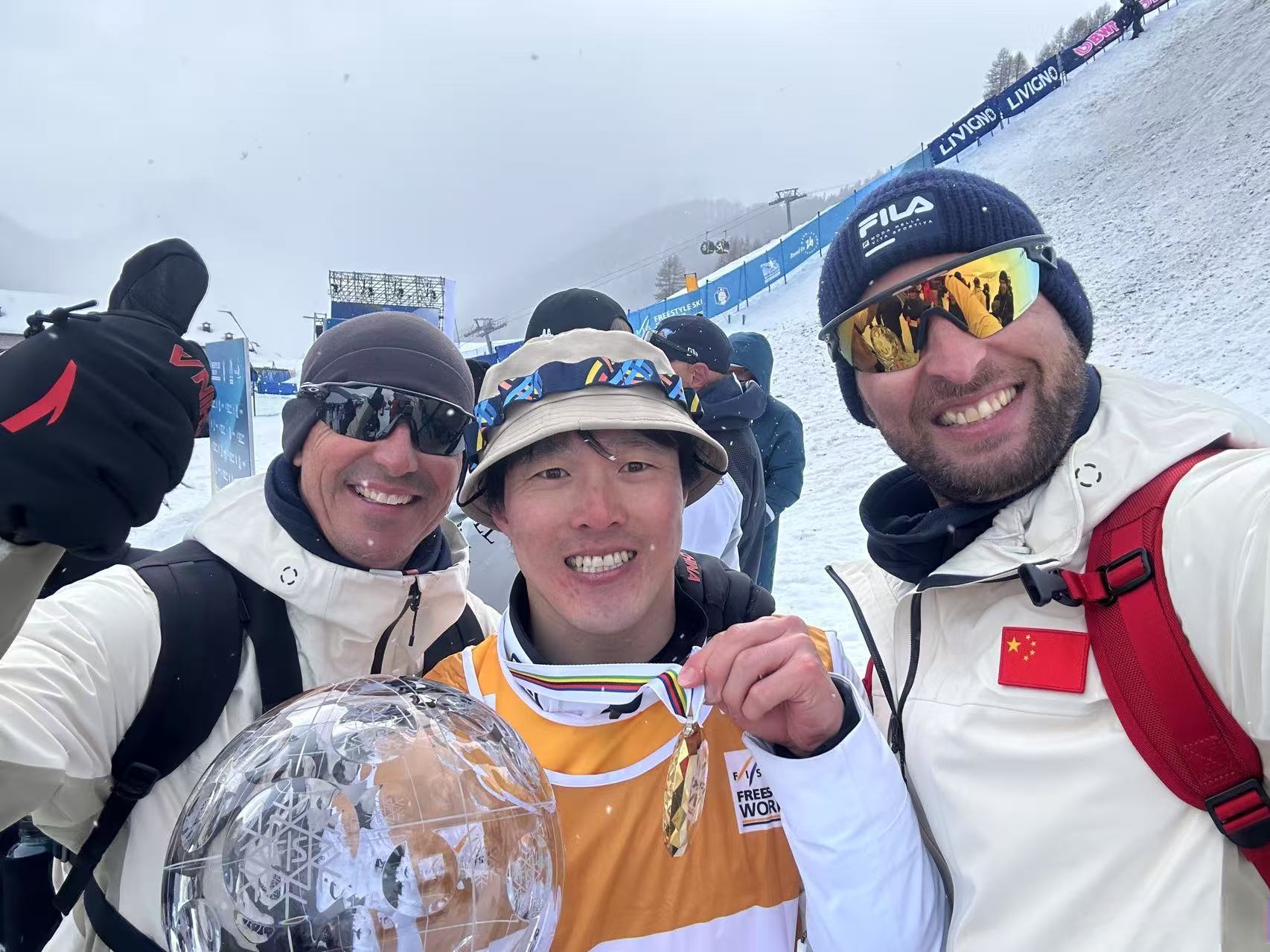 加拿大足球队员闪耀赛场夺冠