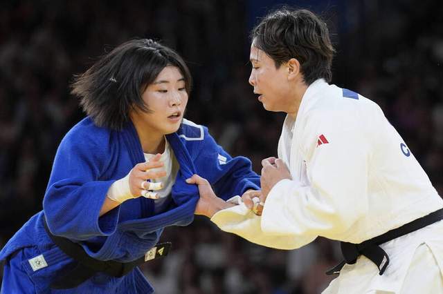 韩国选手在柔道比赛中获得金牌 韩国选手在柔道比赛中获得金牌