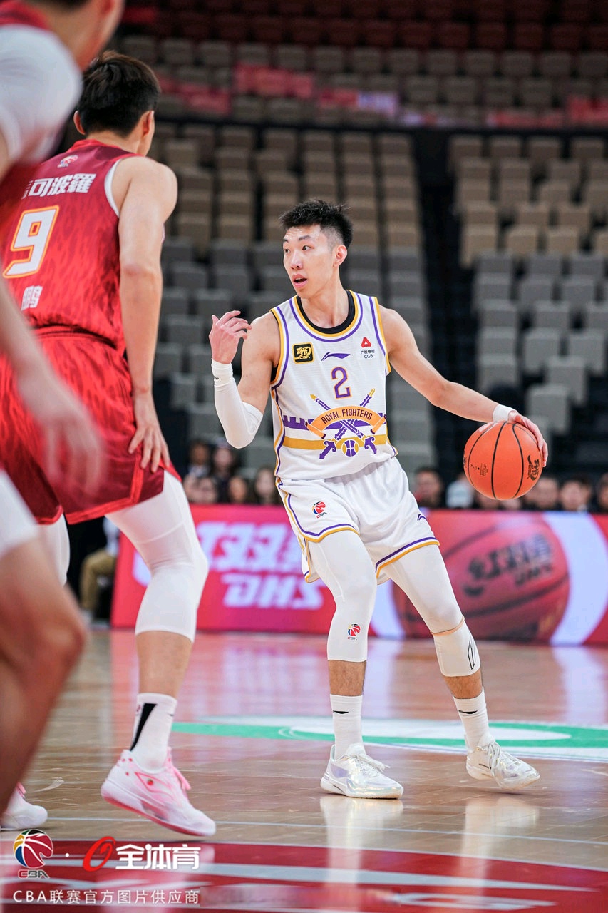 包含拼尽全力！球队主力球员伤愈复出为球队贡献之巅的词条