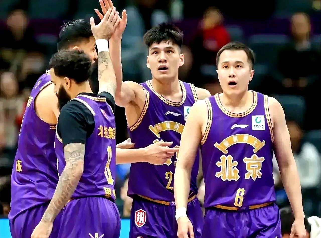 黑龙江男篮遭遇对手夹击,需调整阵容 黑龙江男篮遭遇对手夹击,需调整阵容