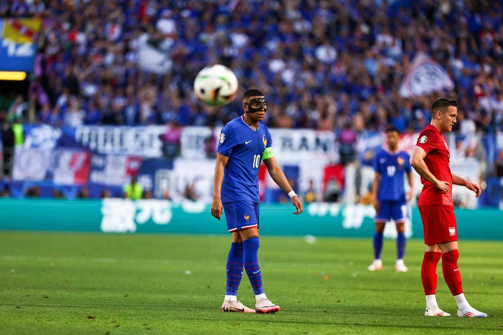 包含欧洲国家杯预选赛前景未卜,赛场上表现决定一切的词条 包含欧洲国家杯预选赛前景未卜,赛场上表现决定一切的词条