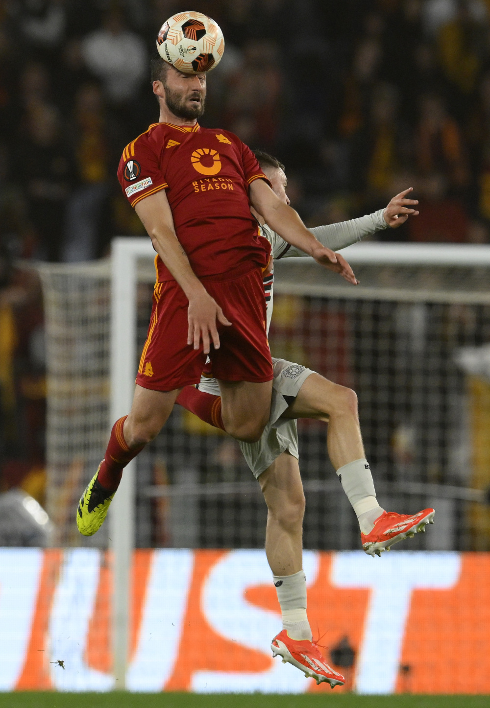 包含勒沃库森球员参加社区义工活动的词条