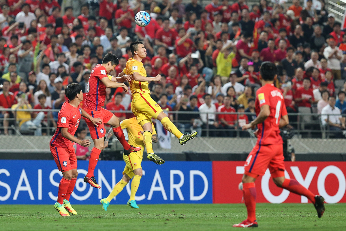 关于中国足球联赛的经典对决再度呈现的信息