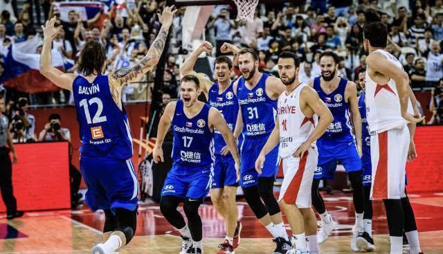 强队遭遇意外失利，不敌黑马出局