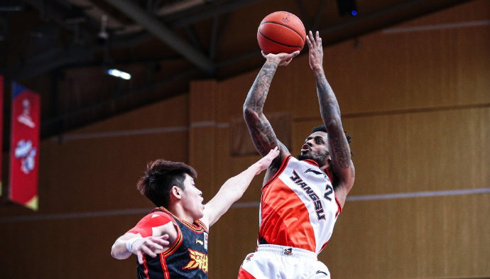 强队遭遇意外失利，不敌黑马出局