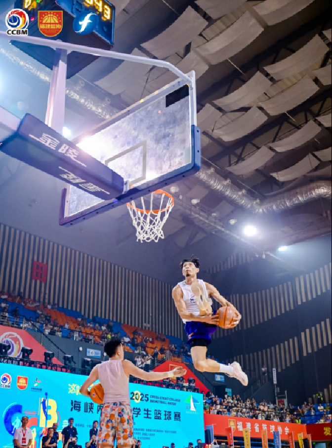 包含一场激烈的篮球竞技引发了无数人的关注与期待的词条