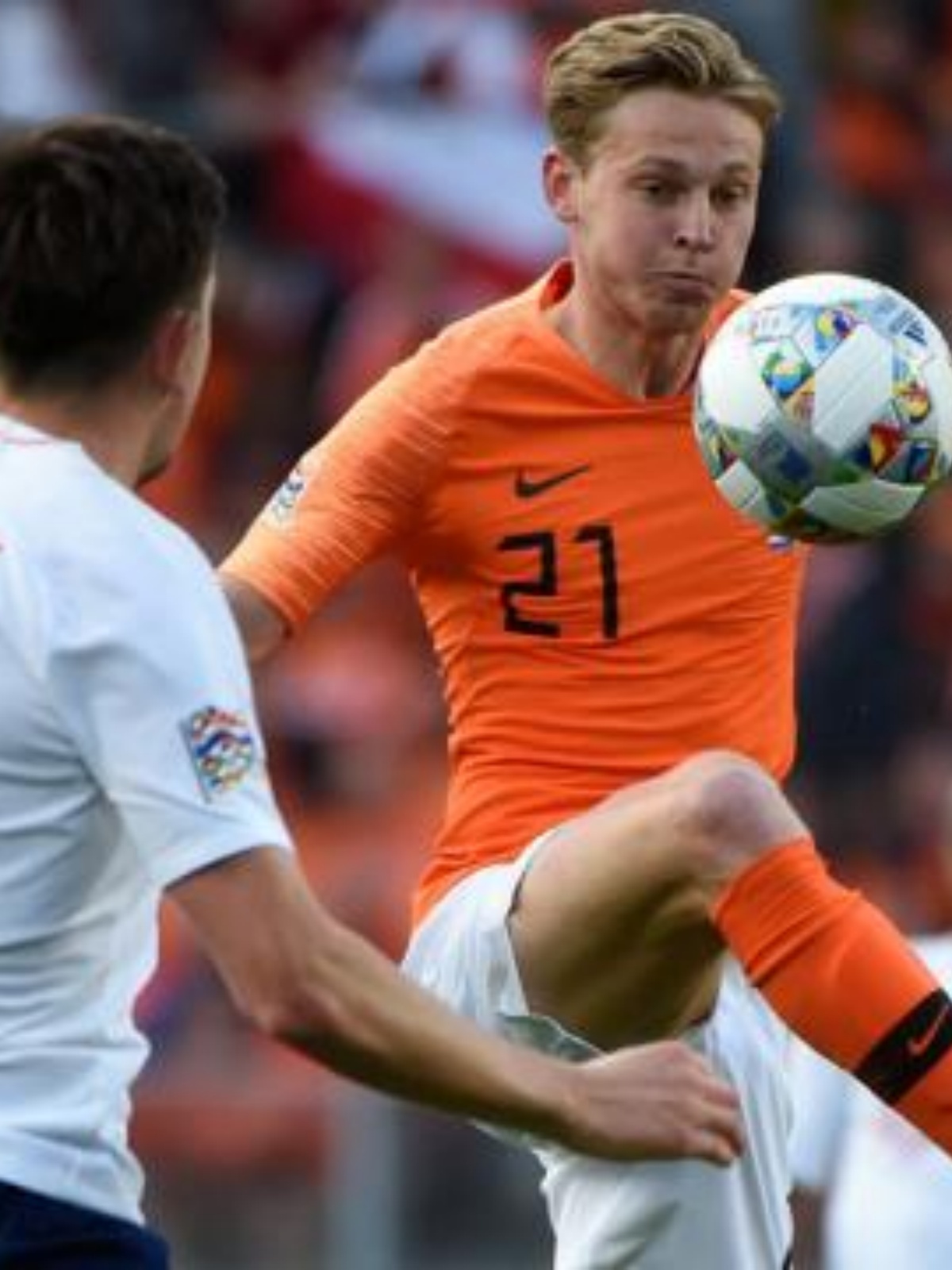 阿贾克斯边锋在比赛中突破对方防线