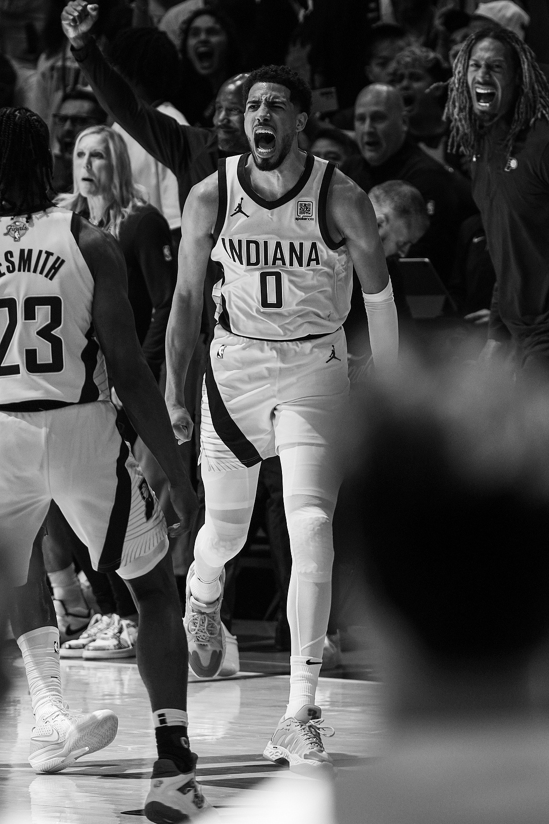 开拓者主场大胜步行者，哈登全力以赴防反击的简单介绍