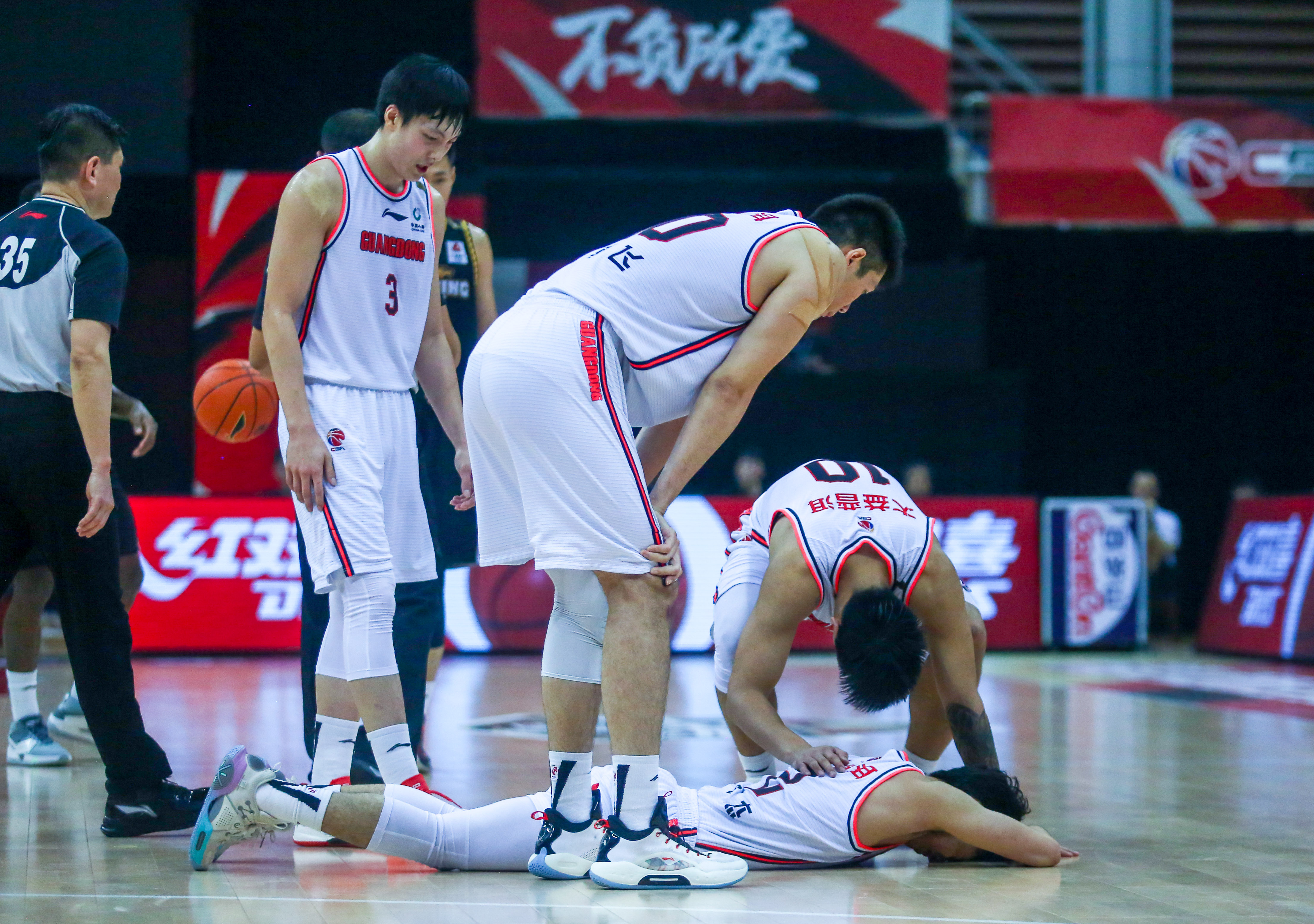 包含东部豪强：猛龙队继续领跑，战胜快船队的词条