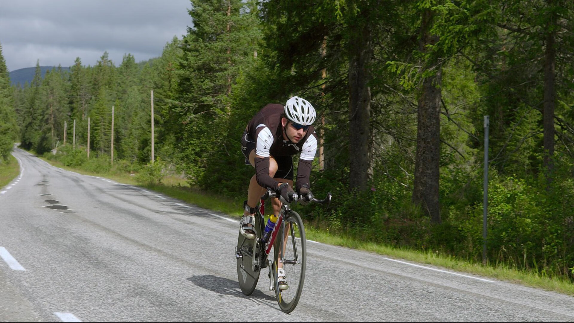 从摩洛哥绝杀到C罗传奇，足球如何用瞬间定义永恒